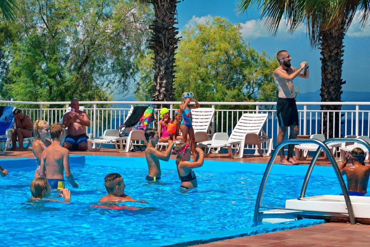 Hotel Sissy كامينا فورلا المظهر الخارجي الصورة