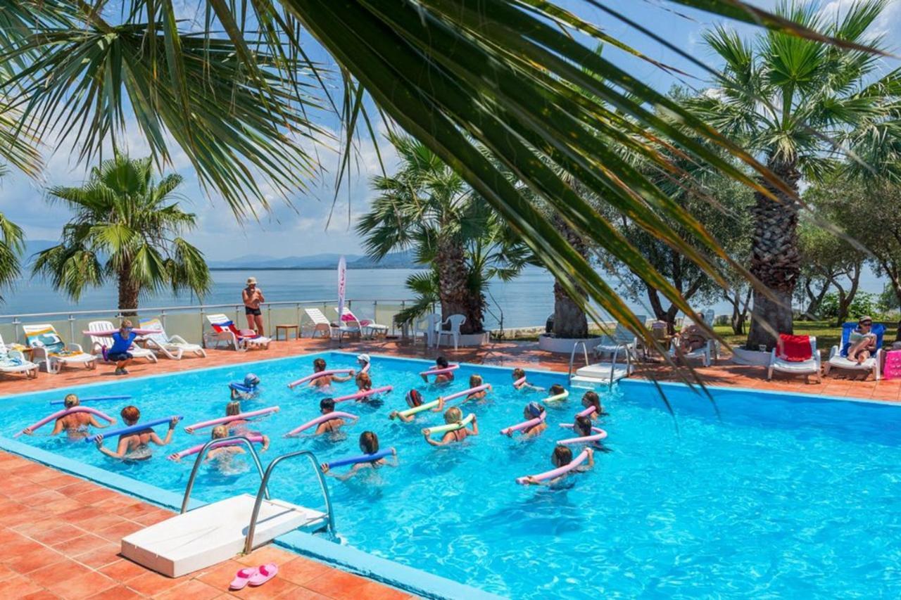 Hotel Sissy كامينا فورلا المظهر الخارجي الصورة